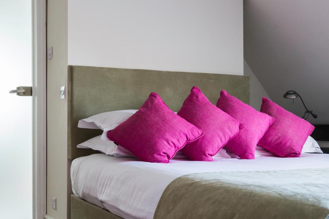 The Bell Inn Hotel Horndon-on-the-Hill Dış mekan fotoğraf