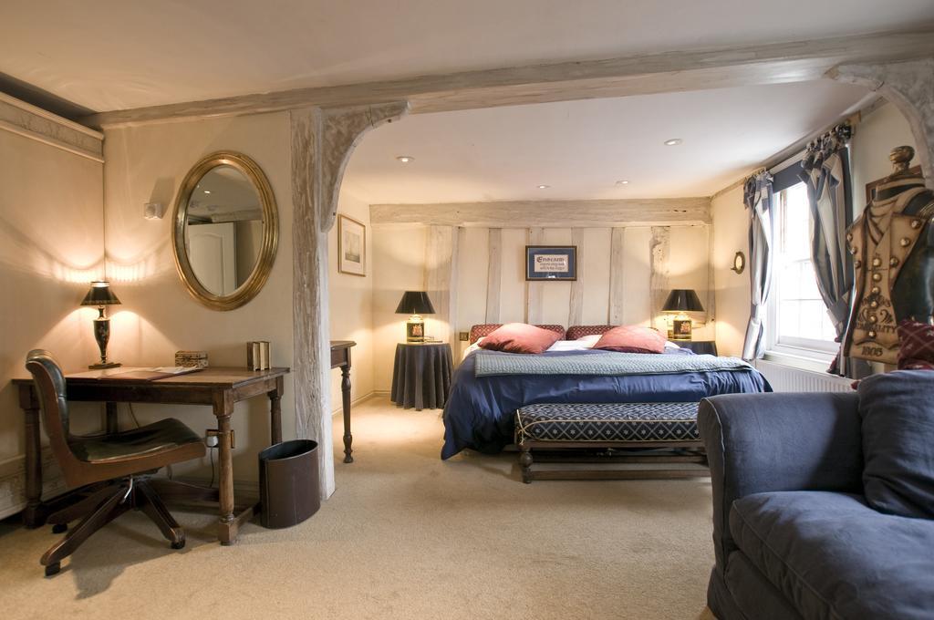 The Bell Inn Hotel Horndon-on-the-Hill Oda fotoğraf