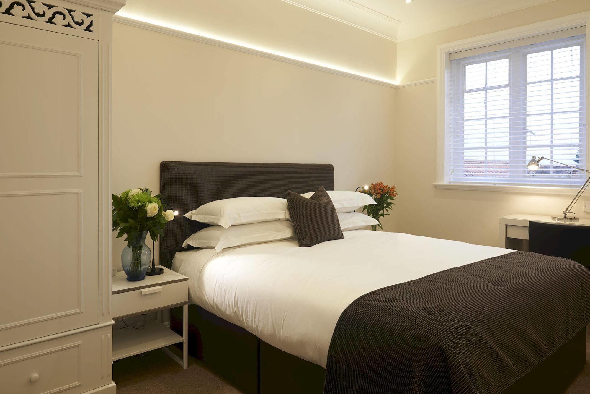 The Bell Inn Hotel Horndon-on-the-Hill Dış mekan fotoğraf